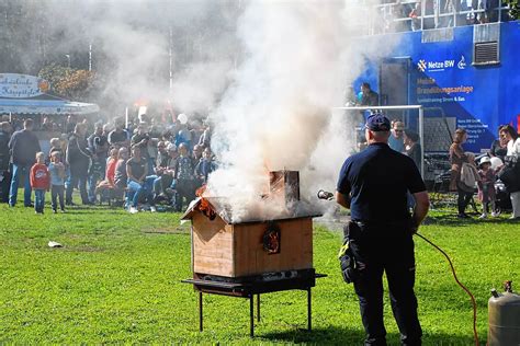 Tat Tata Hier Gibt Es Bilder Vom Blaulichttag In Uhldingen M Hlhofen