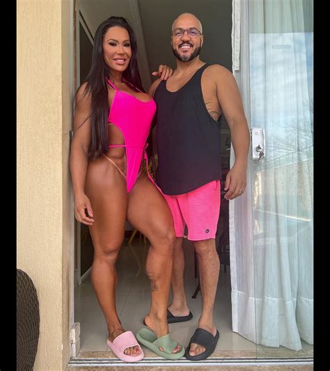 Foto Gracyanne Barbosa ensina truque polêmico para comer comida azeda