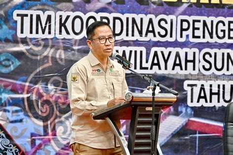 Kepala Bappedalitbang Prov Kalteng Buka Rapat Komisi Dan Sidang Pleno