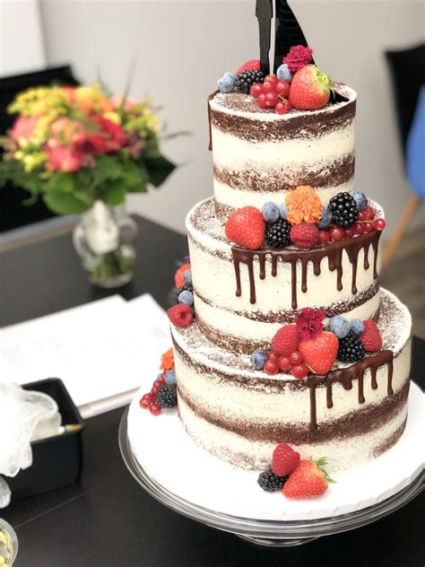 Semin Naked Wedding Cake With Chocolate Drip Fresh Fruit Artofit