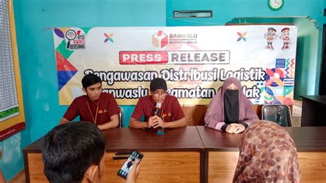 PANWASLU KECAMATAN CISALAK GELAR PRESS RELEASE PENGAWASAN DISTRIBUSI