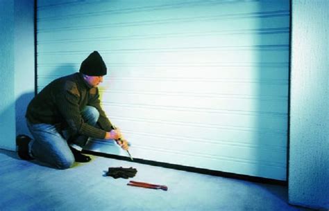 Как защитить гараж от вскрытия