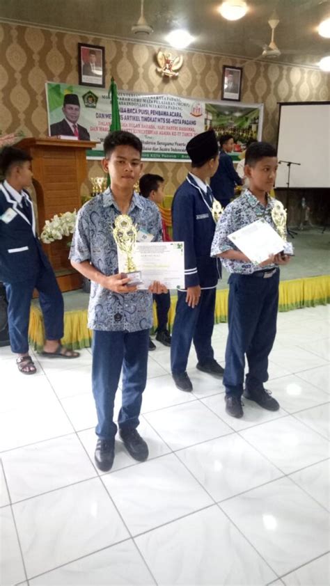 Dua Siswa MTsN 3 Kota Padang Raih Juara Harapan 1 Dan Juara Harapan 2