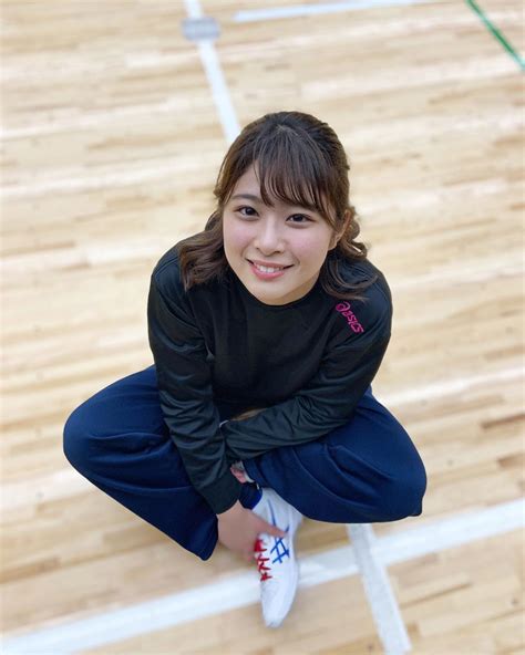 山本里咲 Risayamamoto On Instagram “今日はすっごく久しぶりに運動しました🏀 体育でもやっぱり沢山ボール触りたいけど、 体力が無くなってて走れません😫笑