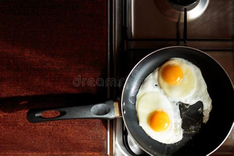 Engels Ontbijt In Het Koken Van Pan Stock Afbeelding Image Of Mensen