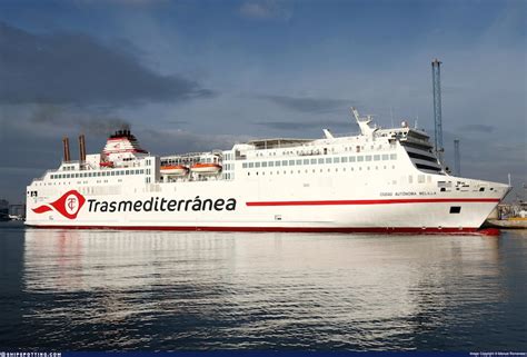 El ferry Ciudad A Melilla a la línea Cádiz Canarias Puente de