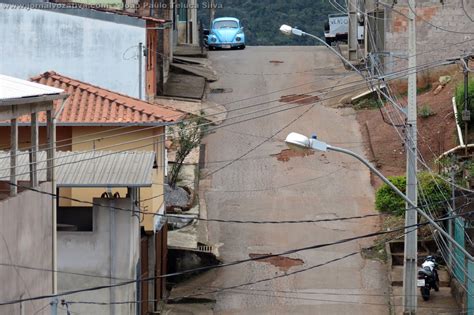 Moradores De Mariana MG Reclamam De Buracos Em Ruas Do Bairro Cabanas