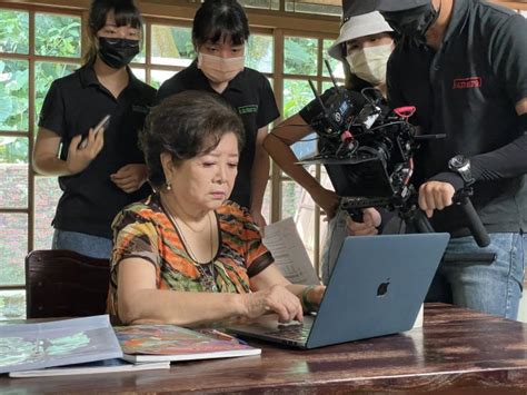 「國民阿嬤」陳淑芳回故鄉拍攝宣傳影片 飾演礦山所長大秀精湛演技｜四季線上4gtv