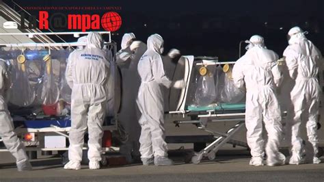 Ebola Medico Italiano Contagiato Arrivo In Italia Youtube