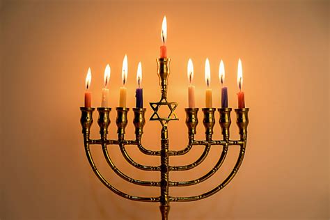 Does a Photo Show a Menorah Displayed in Defiance of Nazism? | Snopes.com