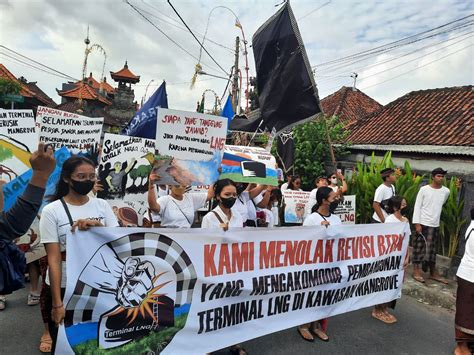 Aksi Protes Warga Desa Adat Intaran Sanur Terhadap Rencana Proyek