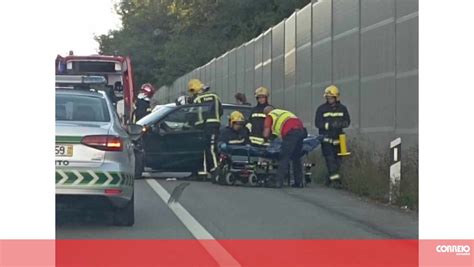 Colisão entre dois carros faz um ferido em Santa Maria da Feira