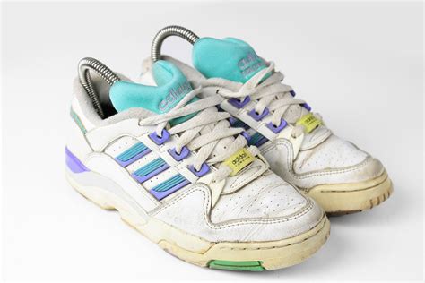 Ve velkém měřítku Osladit zpěvák adidas torsion special 1990 Stadión ...