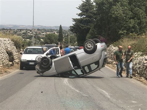 Auto Si Capovolge Alla Periferia Di Modica Una Donna Ferita Radio