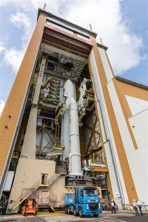 Ariane 5 décolle en emportant quatre satellites Galileo Sciences et