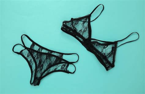 Conjunto De Lingerie Sexy Em Um Fundo Azul Foto Premium