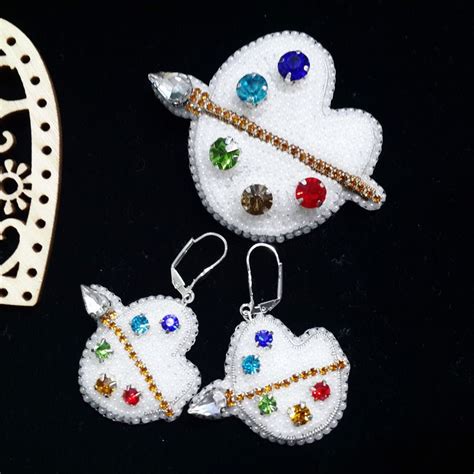 Брошка "Палитра" | Brooches handmade, My jewellery, Crochet earrings