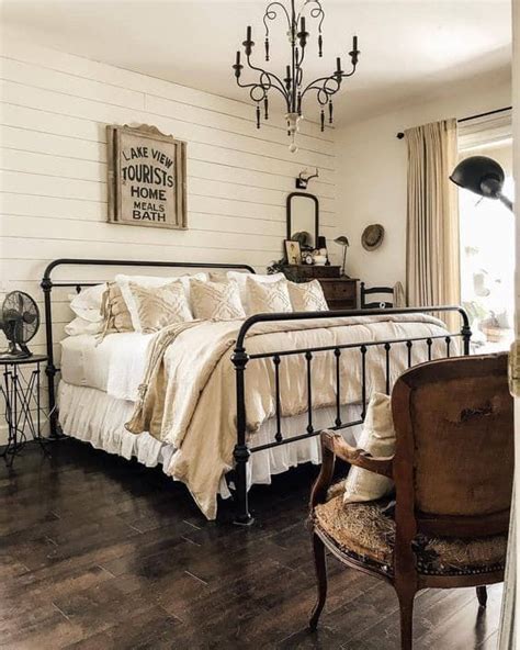 Rustic And Cozy Farmhouse Bedroom Designs For Your Next Renovation