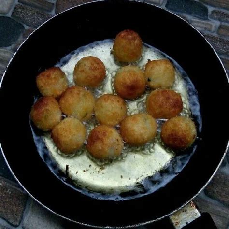 Resep Cheesy Potato Sausage Crispy Ball Sederhana Rumahan Di Yummy App