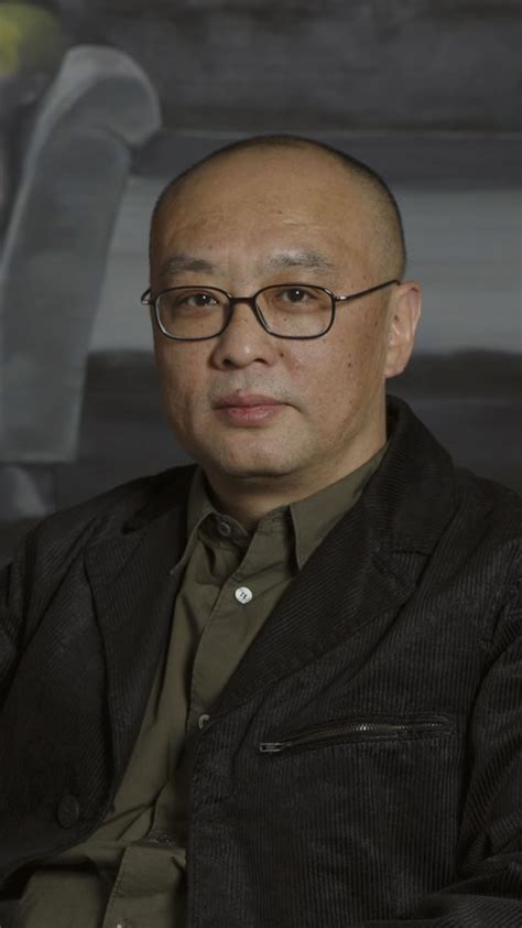 Zhang Xiaogang - Learn About the Artist in 60 Seconds