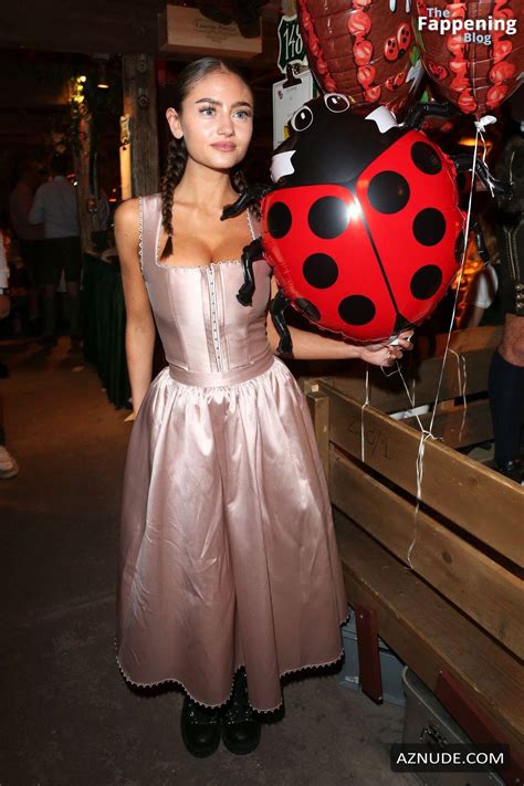 Leni Klum Sexy Flaunts Her Sultry Cleavage Wearing A Hot Pink Dress At Oktoberfest In Munich