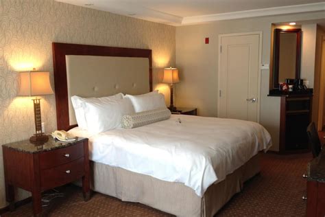 Town And Country Inn And Suites In Charleston Find Hotel Reviews Rooms And Prices On