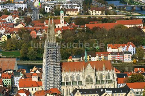 Regensburg aus der Vogelperspektive Herbstluftbild Kirchengebäude Dom