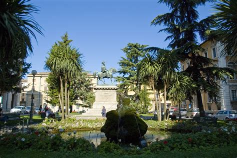 File:Perugia Piazza Italia Fountain.jpg - Wikipedia