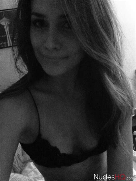 Sexy Posing Amateur Hottie Porn Pic