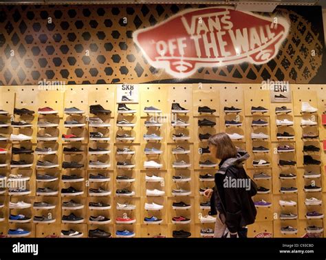 Vans Off The Wall Shoes Black Wallpaper