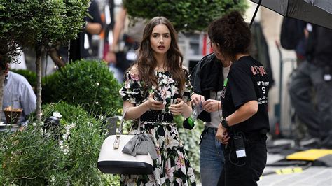 Emily In Paris Netflix Dans Les Coulisses De La Nouvelle S Rie Du Cr Ateur De Sex And The