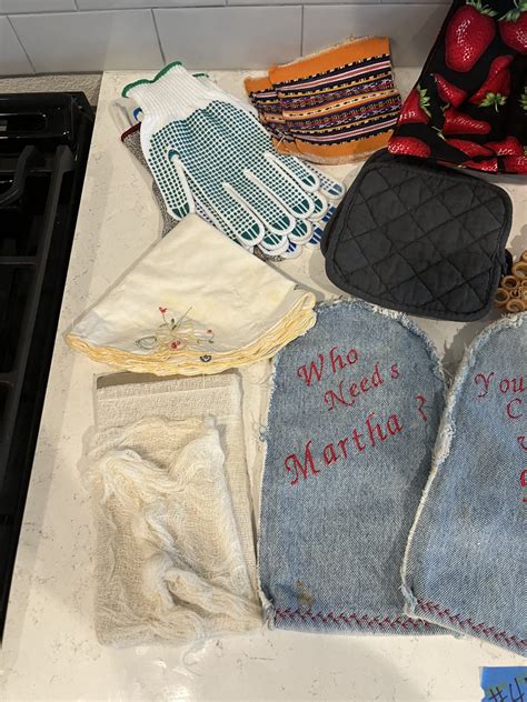 Lot 44 Cheese Cloth Hot Pads Oven Mits Trivits Estate Clicks Liquidation Estate Sales