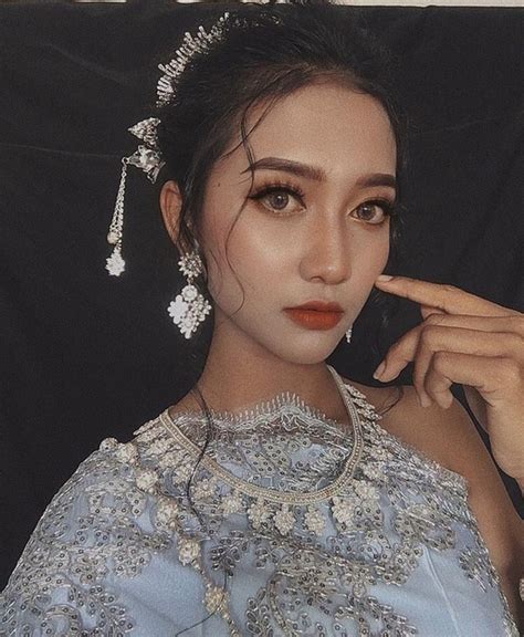 Ngắm dàn hot girl xinh đẹp nổi bật nhất năm 2020 P 1 Báo Dân trí