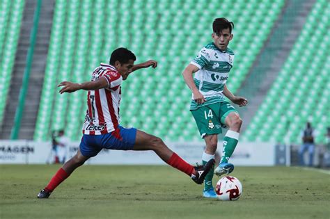 Posiciones De Chivas Contra Santos Laguna