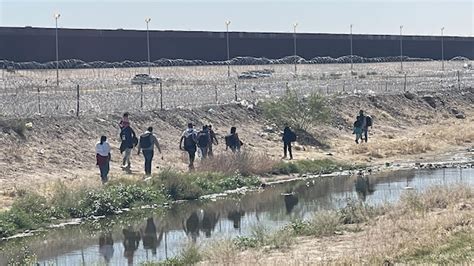 Un Corps Retrouvé Dans Une Barrière Flottante Antimigrant Entre Les É U Et Le Mexique Radio