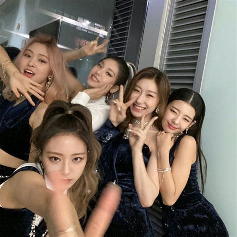 Itzy Kpop Girls Kpop Girl Groups