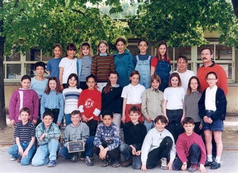 Photo De Classe Cm De Ecole Louise Macault Laon Copains D Avant