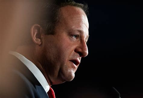 Se convirtió en el primer gobernador gay declarado en Estados Unidos