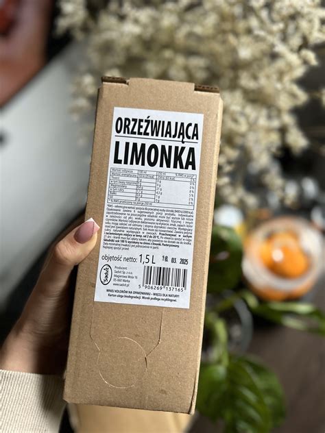 Sok z limonki ORZEŹWIAJĄCA LIMONKA 1 5L Sadvit