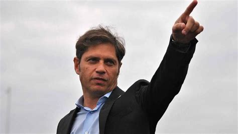 Axel Kicillof criticó a Javier Milei y le dedicó una canción de Luis Miguel