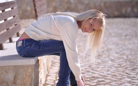 P Blonde Bent Over HD Wallpaper