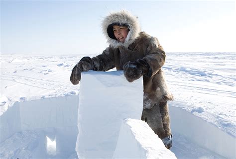 Eskimo Igloo Building