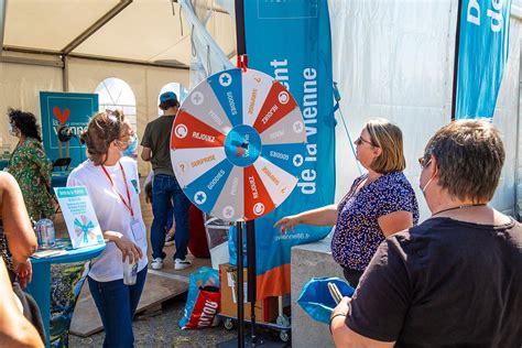 Futuroscope On Twitter Sur Les Stands Du Village Emotionsdays Gagnez