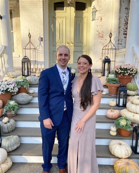 The internet is obsessed with discovering who lives in that mansion 5