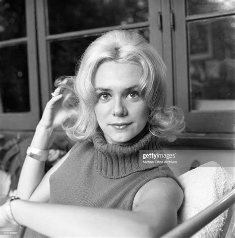 Singersongwriter Jackie Deshannon Poses For A Portrait Session At