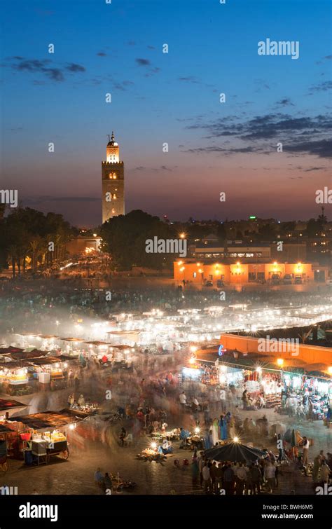 Marrakech medina snake hi-res stock photography and images - Alamy