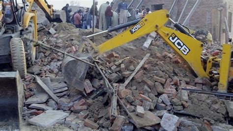 India Building Collapse Kills 13 In Uttar Pradesh Bbc News