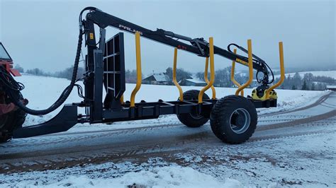 Przyczepa leśna jak forwarder z napędem mechanicznym kół bez hds