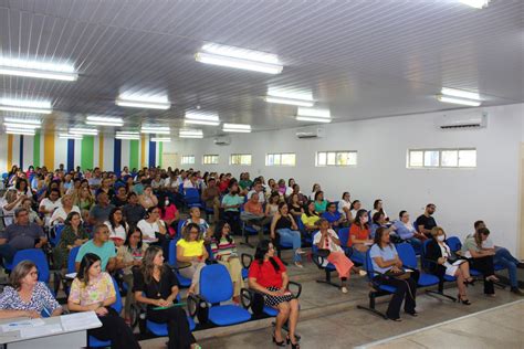 Prefeitura Faz Distribui O De Notebooks Para Diretores De Escolas