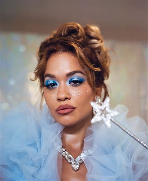 Rita Ora shines on "The Masked Singer US" with a magical Cinderella